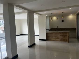 Venta de amplia casa en Trejos de Monte Alegre Escazu San José