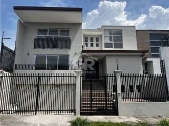 Venta de amplia casa en Trejos de Monte Alegre Escazu San José