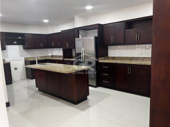 Venta de amplia casa en Trejos de Monte Alegre Escazu San José