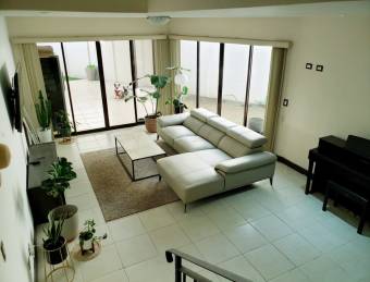 Dueño vende 2 amplios apartamentos recién construidos