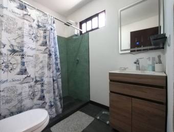 Casa 3 cuartos 2 baños en barrio Monteseco - PLAYAS DEL COCO