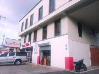 Edificio Comercial de Tres Niveles se compone de una Farmacia y dos pisos de Oficinas.