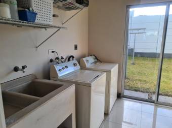 Linda Casa estilo moderno Sabanilla (Dueño Vende)