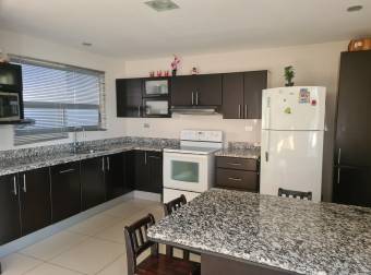 Linda Casa estilo moderno Sabanilla (Dueño Vende)