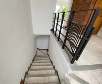 Casa a la venta en condominio Real de Colima en Tibás