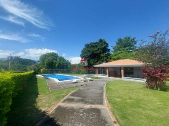 Se vende lote de 250m2 en exclusivo condominio de Guácima en Alajuela 24-1672