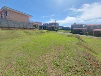 Se vende lote de 250m2 en exclusivo condominio de Guácima en Alajuela 24-1672