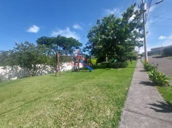 Se vende lote de 250m2 en exclusivo condominio de Guácima en Alajuela 24-1672