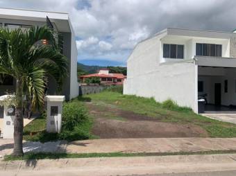 Se vende lote plano de 329m2 en condominio de Santa Ana de San José 24-90