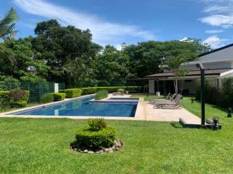 Se vende lote plano de 329m2 en condominio de Santa Ana de San José 24-90