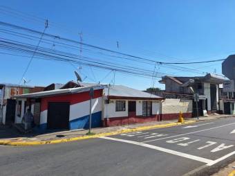 Se vende propiedad con 3 locales, 1 casa y 1 edificio en San Antonio  de Escazú 24-1368