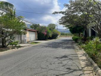 Se vende lote de 678m2 en excelente ubicación de Uruca de Santa Ana 24-1595