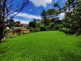 Se vende lote de 694m2 en San Rafael de Montes de Oca 23-47