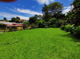 Se vende lote de 694m2 en San Rafael de Montes de Oca 23-47