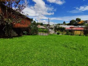 Se vende lote de 694m2 en San Rafael de Montes de Oca 23-47