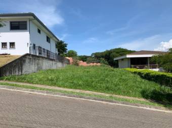 Se vende lote de 758m2 en condominio de Guácima en Alajuela 24-18