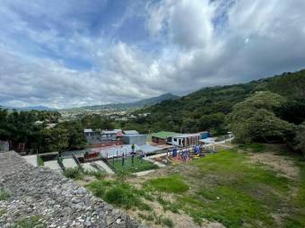 Se vende lote de 809m2 en Altos de Carrizal de Escazú 24-560