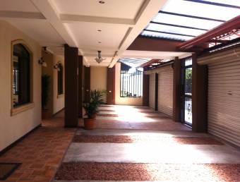 Vendo propiedad con 4 Apartamentos en Residencial el Rey Alajuela