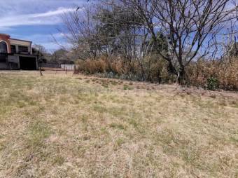 Se vende amplio lote de 1,043m2 en Piedades de Santa Ana 24-124