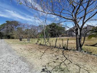 Se vende amplio lote de 1,043m2 en Piedades de Santa Ana 24-124