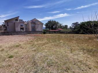 Se vende amplio lote de 1,043m2 en Piedades de Santa Ana 24-124