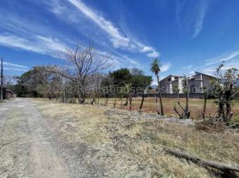 Se vende amplio lote de 1,043m2 en Piedades de Santa Ana 24-124