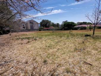 Se vende amplio lote de 1,043m2 en Piedades de Santa Ana 24-124