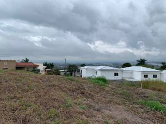 Se vende amplio lote de 1,371m2 en Guachipelín de Escazú 24-410