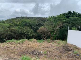 Se vende amplio lote de 1,371m2 en Guachipelín de Escazú 24-410