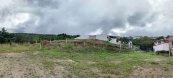 Se vende amplio lote de 1,371m2 en Guachipelín de Escazú 24-410