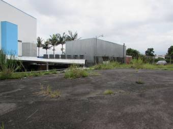 Se vende lote de 1,586m2 con uso de suelo mixto en Zapote de San Jose 23-1313