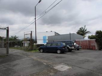 Se vende lote de 1,586m2 con uso de suelo mixto en Zapote de San Jose 23-1313