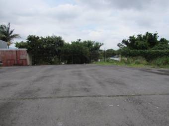 Se vende lote de 1,586m2 con uso de suelo mixto en Zapote de San Jose 23-1313