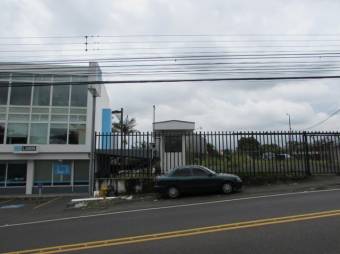 Se vende lote de 1,586m2 con uso de suelo mixto en Zapote de San Jose 23-1313