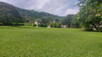 Se vende lote de plano de 1,875m2 exclusiva zona de Santa Ana 24-1542