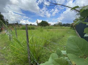 Se vende amplio lote plano de 1,939m2 en Bello Horizonte de Escazú 23-1138