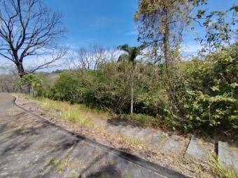 Se vende amplio lote con mas de 2,100m2 en residencial de Guácima en Alajuela 23-2332