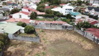 Se vende amplio lote de 2,135m2 con uso de suelo mixto en Curridabat de San José 23-2148