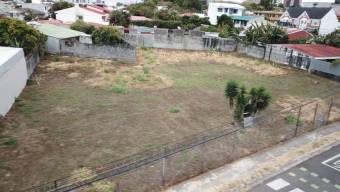 Se vende amplio lote de 2,135m2 con uso de suelo mixto en Curridabat de San José 23-2148