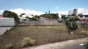 Se vende amplio lote de 2,135m2 con uso de suelo mixto en Curridabat de San José 23-2148