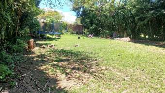 Se vende amplio lote con mas de 2,000m2 con casa en Tambor de Alajuela 24-1334