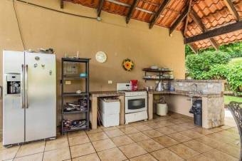 Se vende amplia finca en residencial de lujo con 5,366m2 en Guácima de Alajuela 24-1320