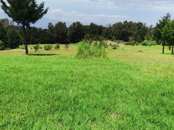 Se vende amplio lote con 7,000m2 en San José de la Montaña en Heredia 23-326