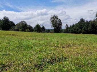 Se vende amplio lote con 7,000m2 en San José de la Montaña en Heredia 23-326