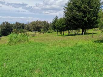 Se vende amplio lote con 7,000m2 en San José de la Montaña en Heredia 23-326