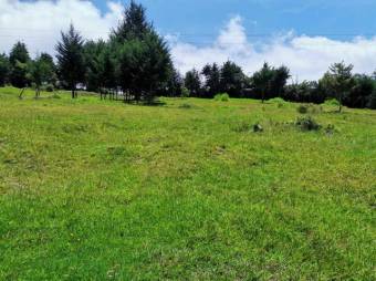 Se vende amplio lote con 7,000m2 en San José de la Montaña en Heredia 23-326