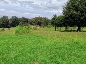 Se vende amplio lote con 7,000m2 en San José de la Montaña en Heredia 23-326