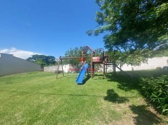 Se vende lote de 250m2 en exclusivo condominio de Guácima en Alajuela 24-1672