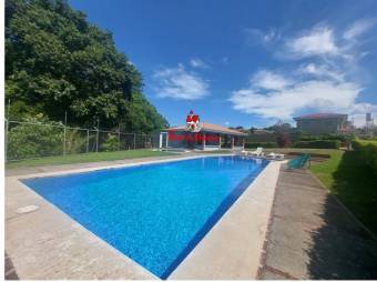 Se vende lote de 250m2 en exclusivo condominio de Guácima en Alajuela 24-1672