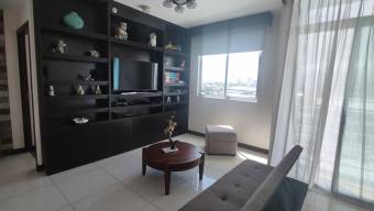 Se vende espacioso apartamento amoblado en condominio de Hatillo de San José 24-1867